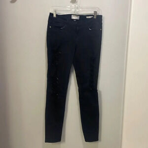 Frame Denim Le Skinny de Jeanne woman’s black ripped jeans